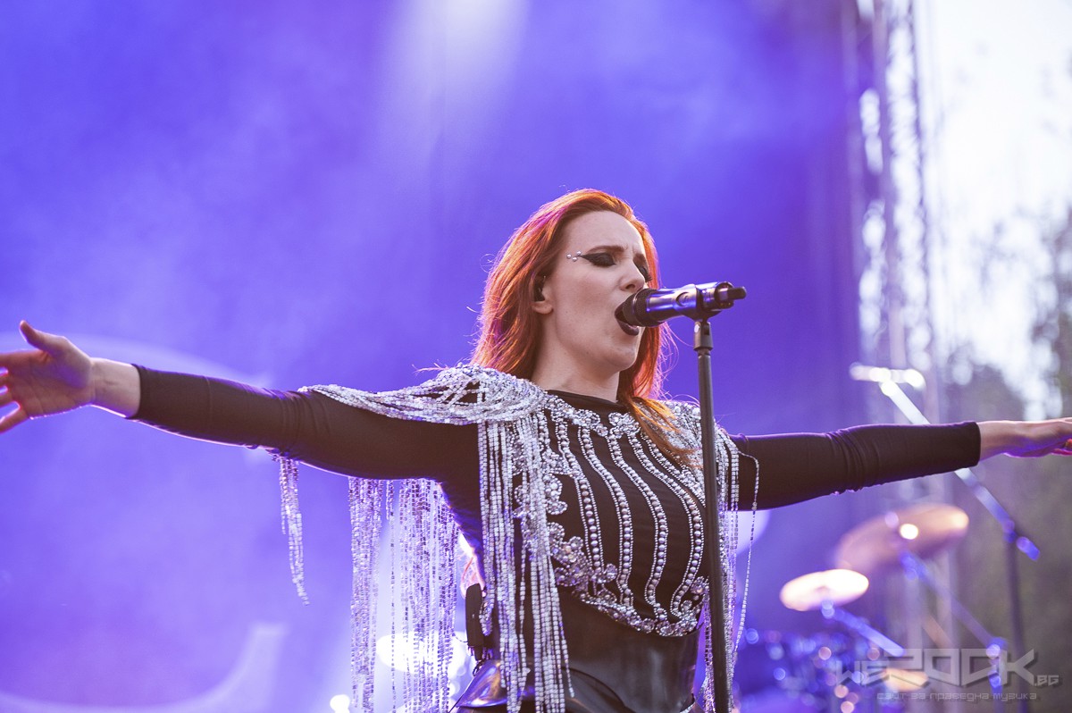 simone simons