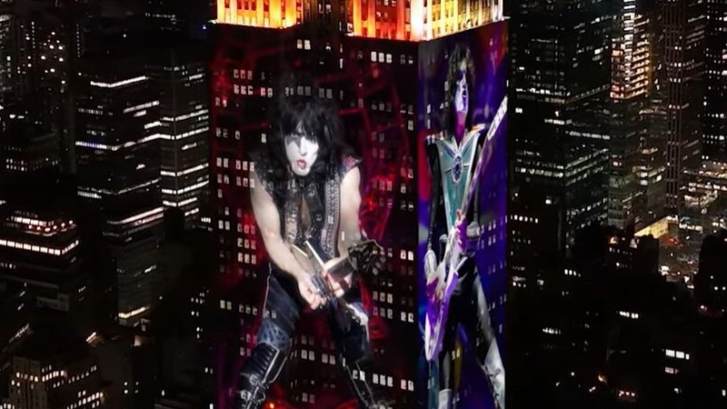 kiss light up empire state building