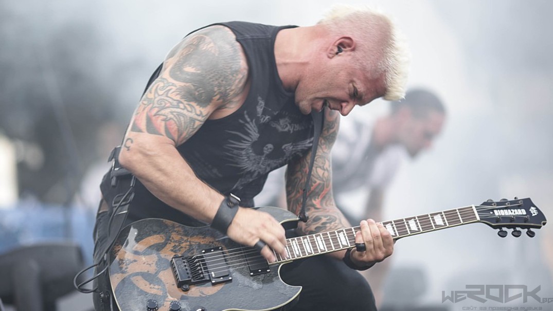 biohazard band live